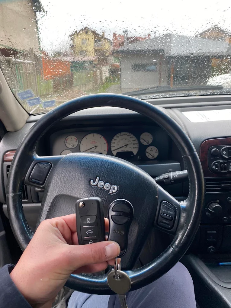 Изработка на ключ с дистанционно за Jeep Grand Cherokee